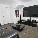 Very Cosy 3 Bedroom House Close To City