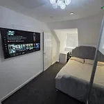 Very Cosy 3 Bedroom House Close To City