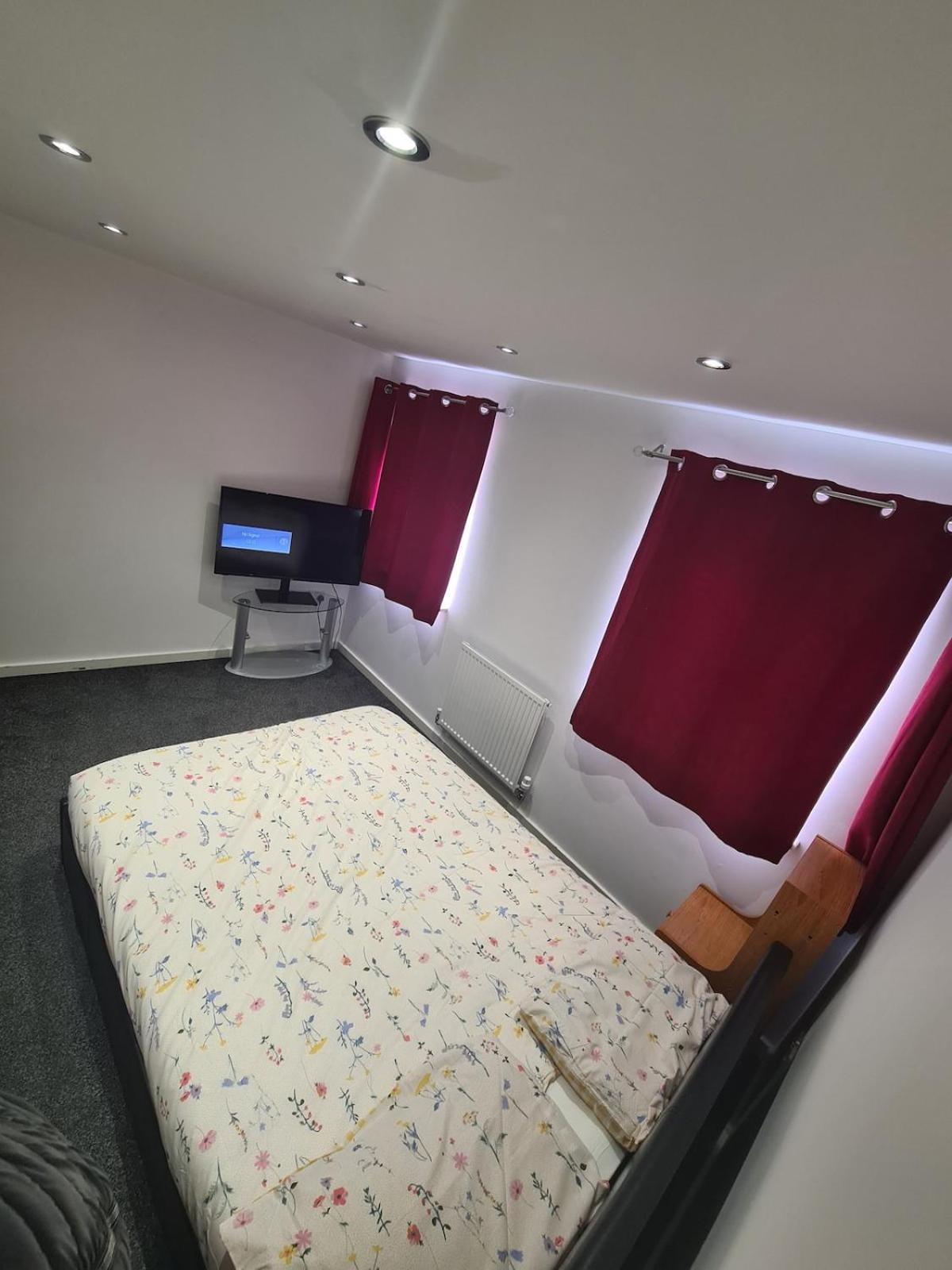 Very Cosy 3 Bedroom House Close To * Coventry