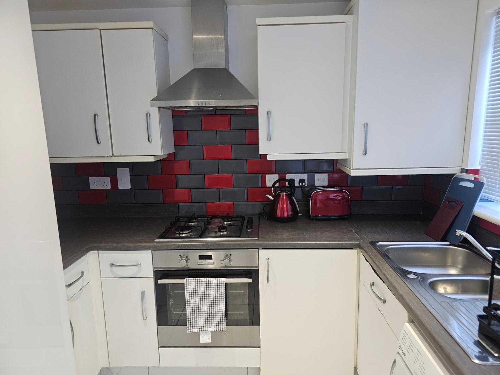 Very Cosy 3 Bedroom House Close To *