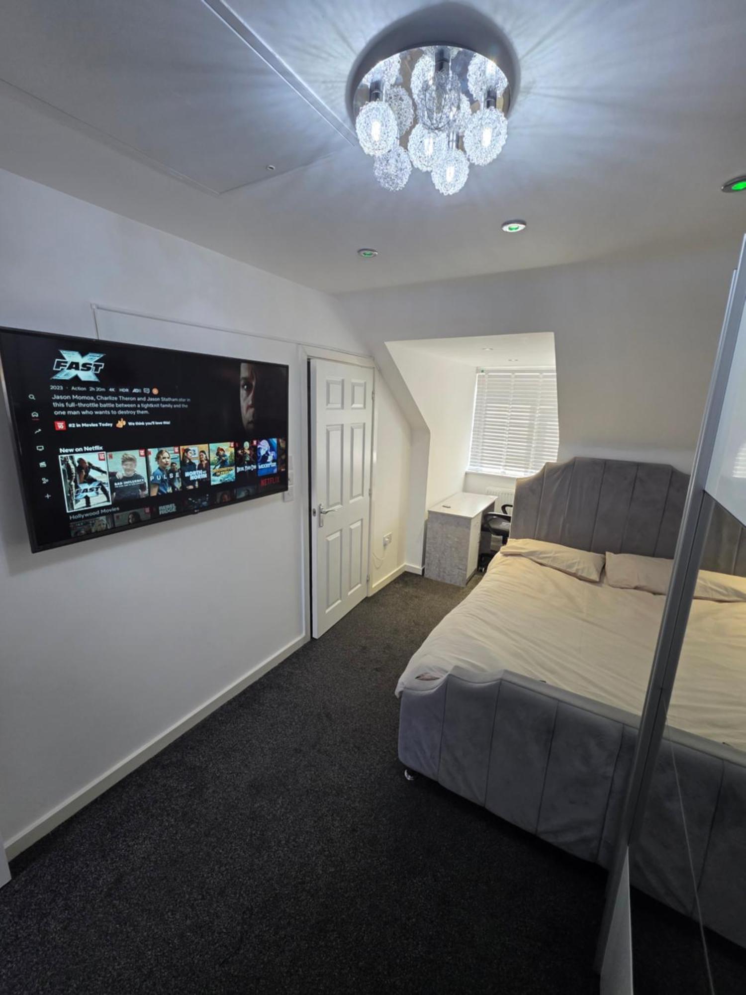 Very Cosy 3 Bedroom House Close To Apartment Coventry